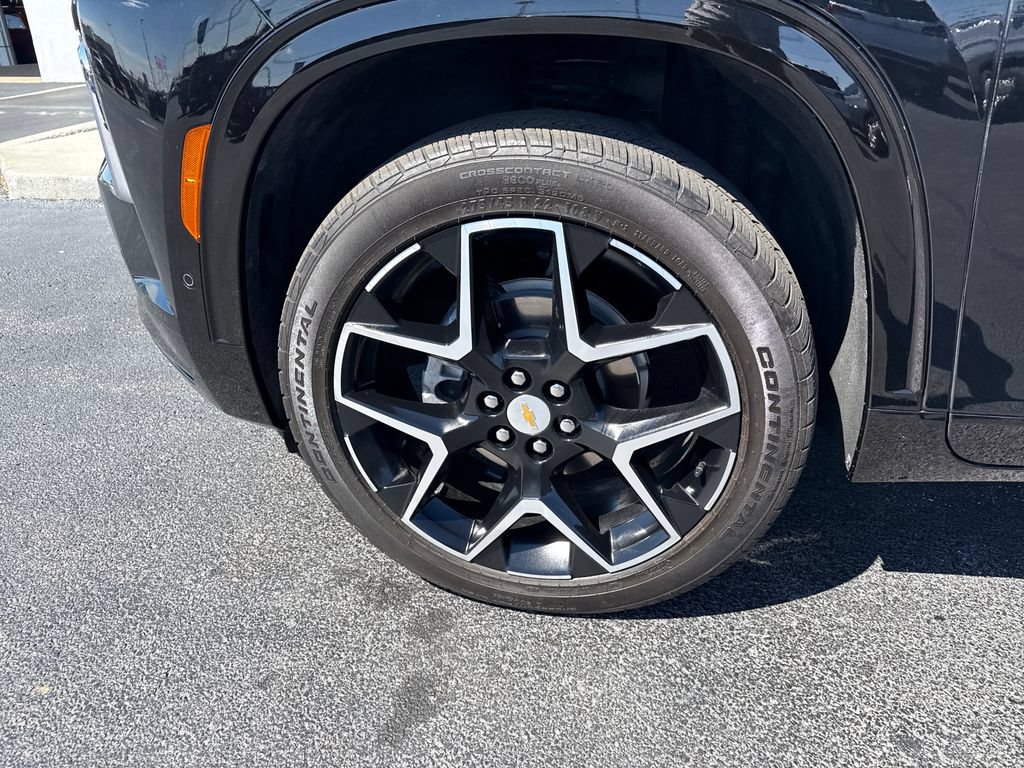 Used 2025 Chevrolet Traverse High Country FWD image 30
