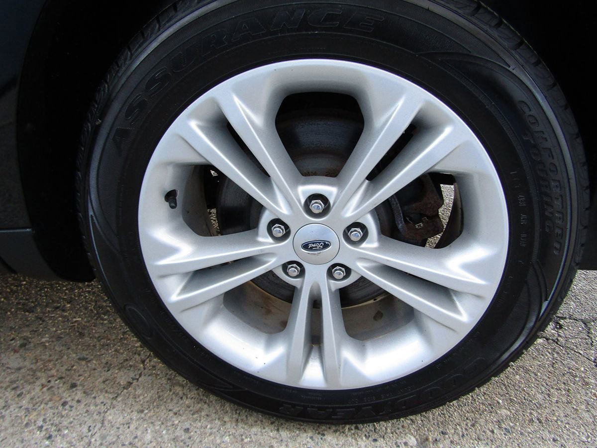 Used 2017 Ford Taurus SEL FWD image 38
