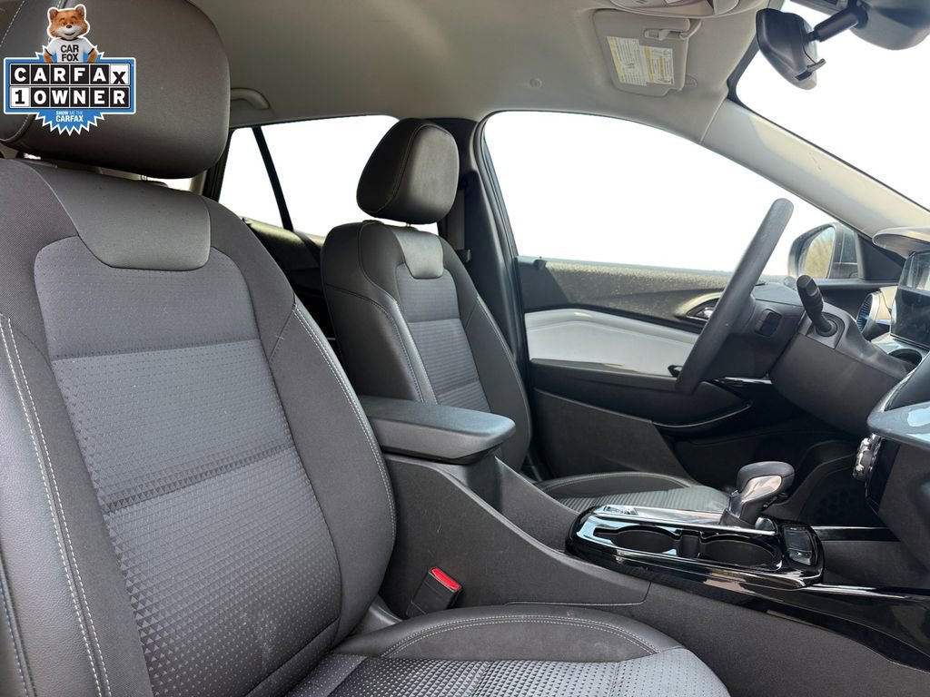 Used 2025 Chevrolet Trax LT FWD image 15
