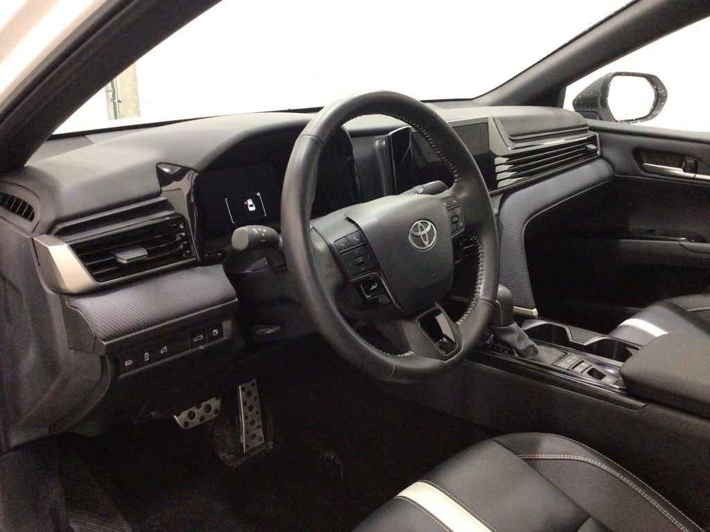 Used 2025 Toyota Camry SE image 10