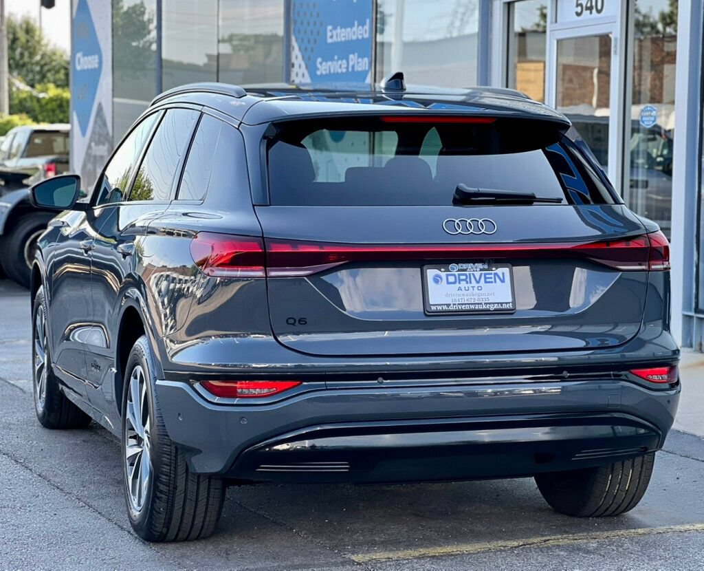 Used 2025 Audi Q6 e-tron Premium w/ Convenience Package AWD/4WD image 3