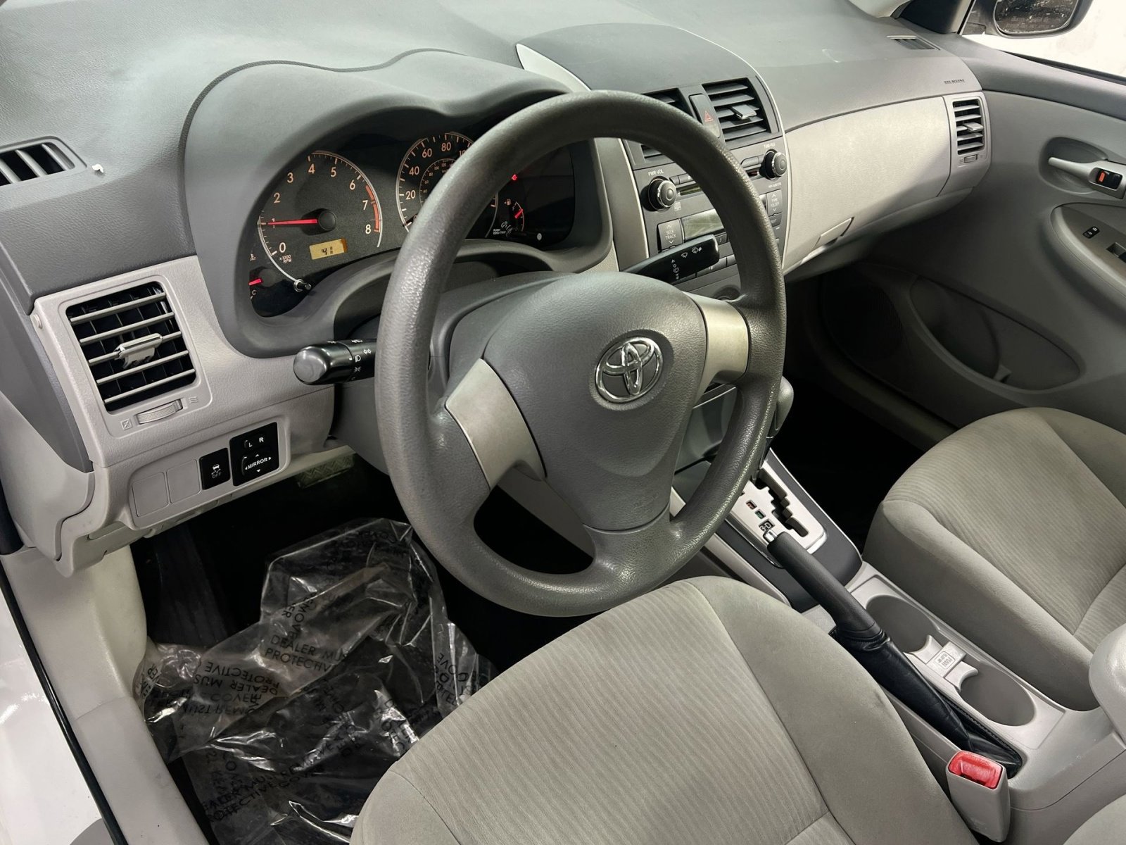 Used 2010 Toyota Corolla LE image 7