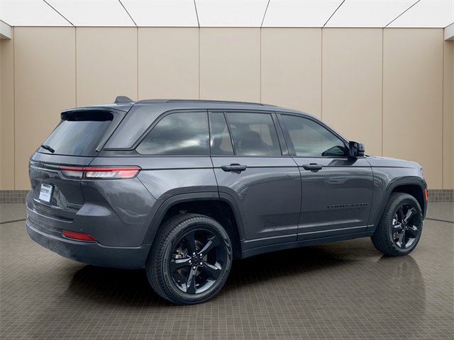 Certified 2025 Jeep Grand Cherokee Limited w/ Black Appearance Package image 5