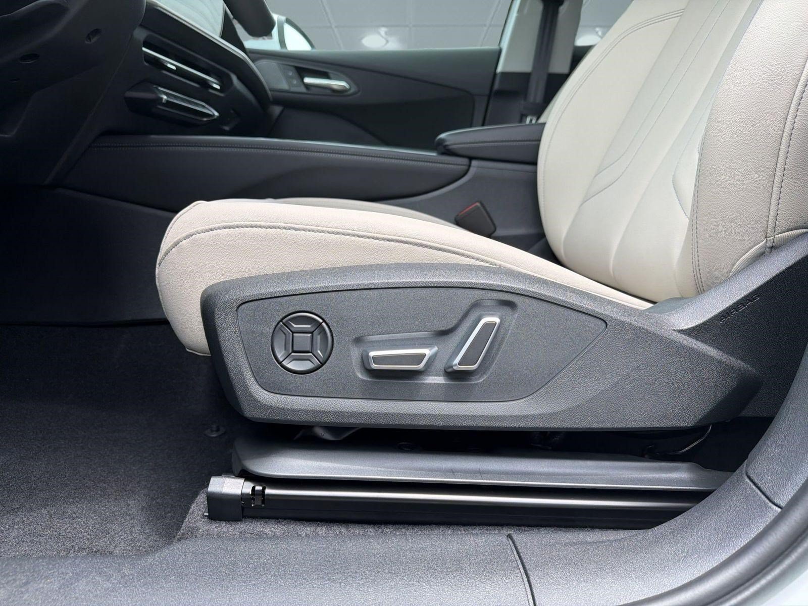 New 2026 Audi Q3 quattro 2.0T w/ Driver Assistance Package AWD/4WD image 14