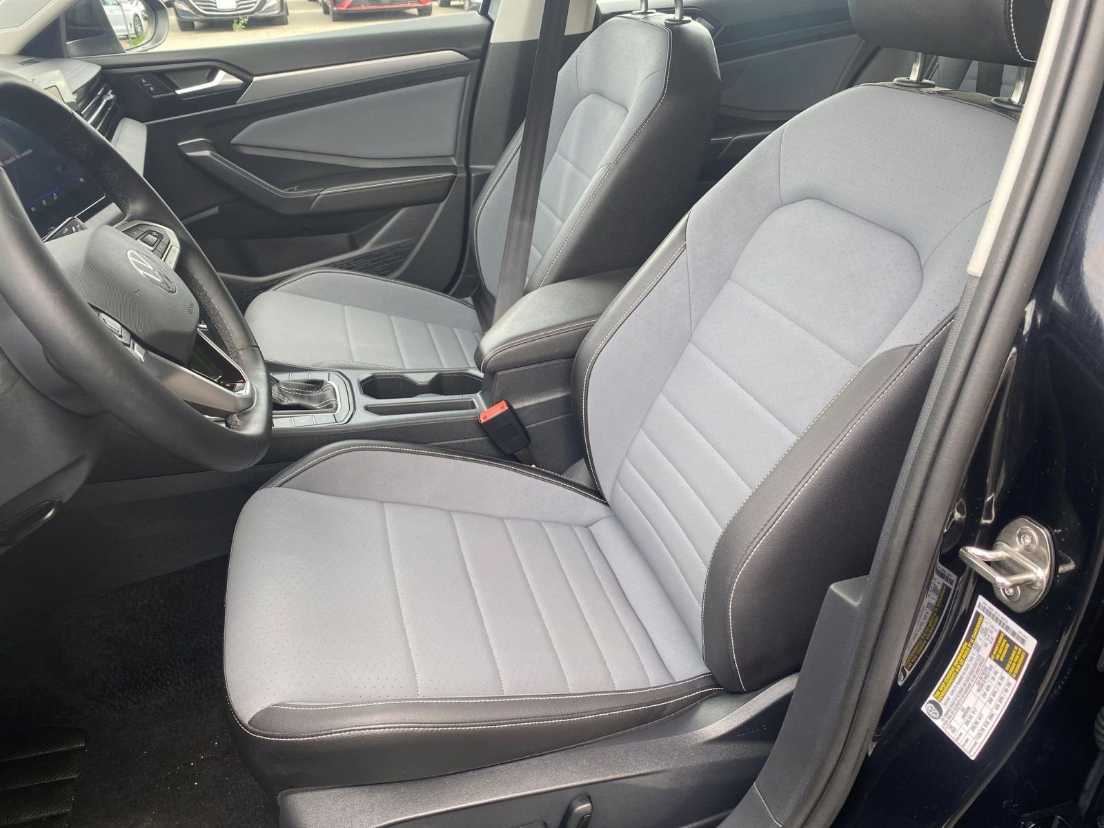 Used 2025 Volkswagen Jetta SE image 27