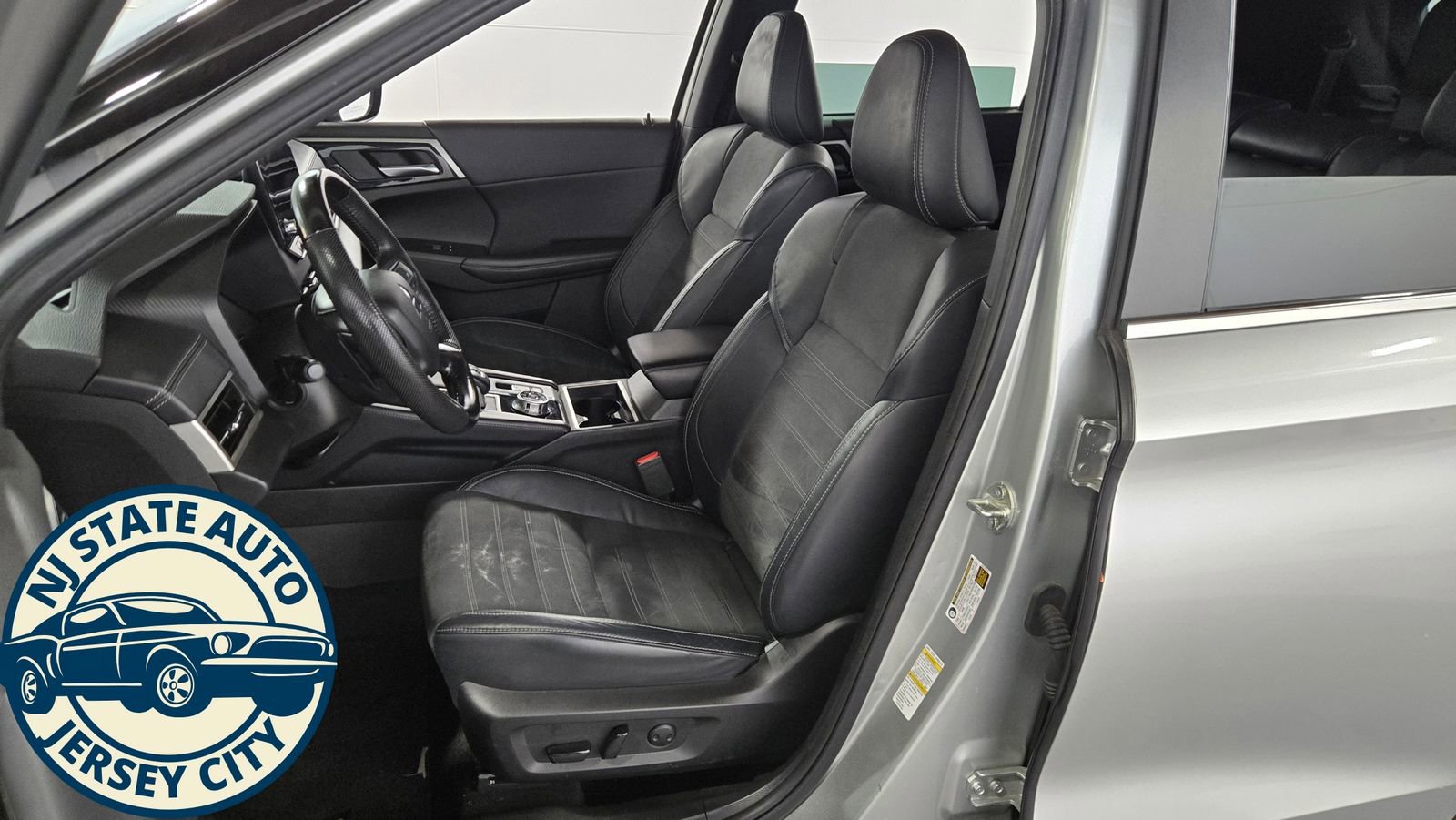 Used 2023 Mitsubishi Outlander SE image 23