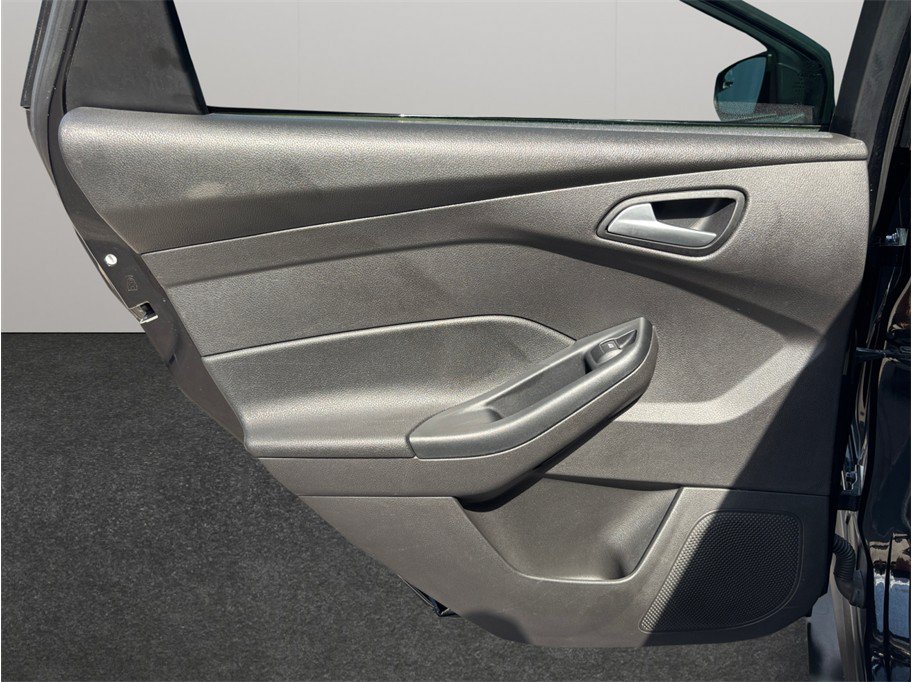 Used 2016 Ford Focus SE FWD image 30
