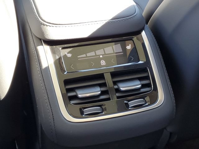 New 2027 Volvo XC90 B6 Plus AWD/4WD image 17