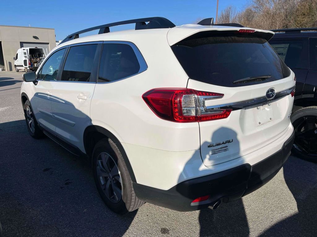 Used 2023 Subaru Ascent Premium w/ Convenience Package image 3