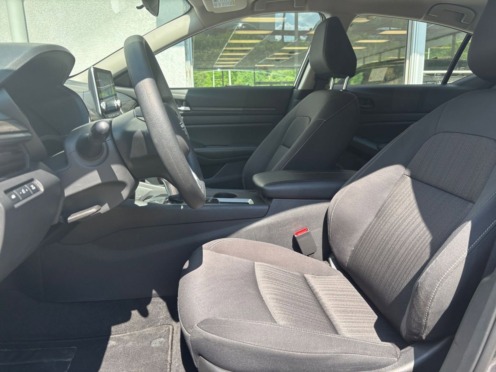 Used 2025 Nissan Altima 2.5 SV FWD image 37