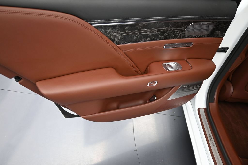 Used 2024 Genesis G90 3.5T AWD/4WD image 12