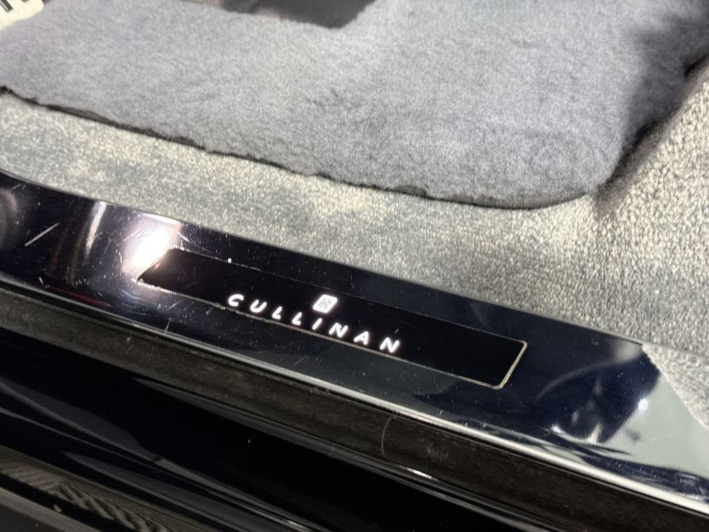 Used 2020 Rolls-Royce Cullinan AWD/4WD image 33