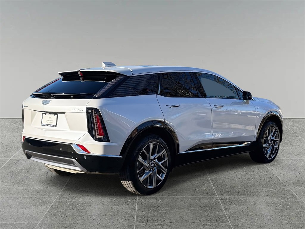 Used 2025 Cadillac Optiq Luxury 2 w/ LPO, Floor Liner Package image 10