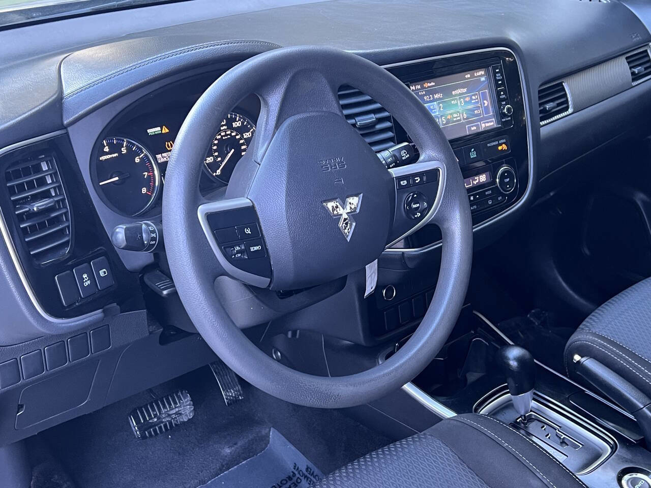 Used 2018 Mitsubishi Outlander ES image 11
