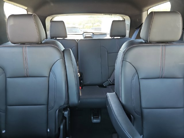 Used 2023 Chevrolet Traverse RS AWD/4WD image 29
