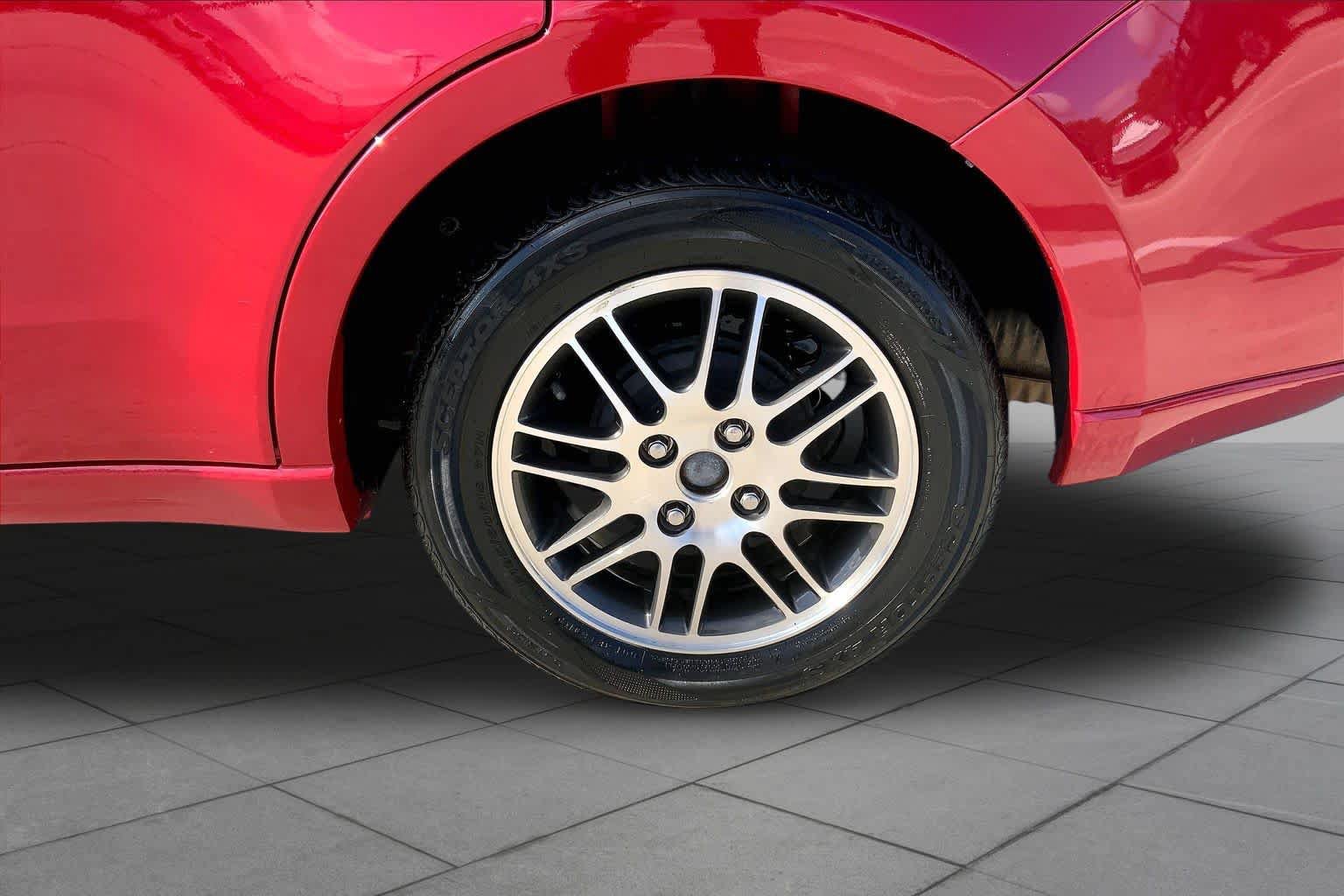Used 2010 Ford Focus SE FWD image 10