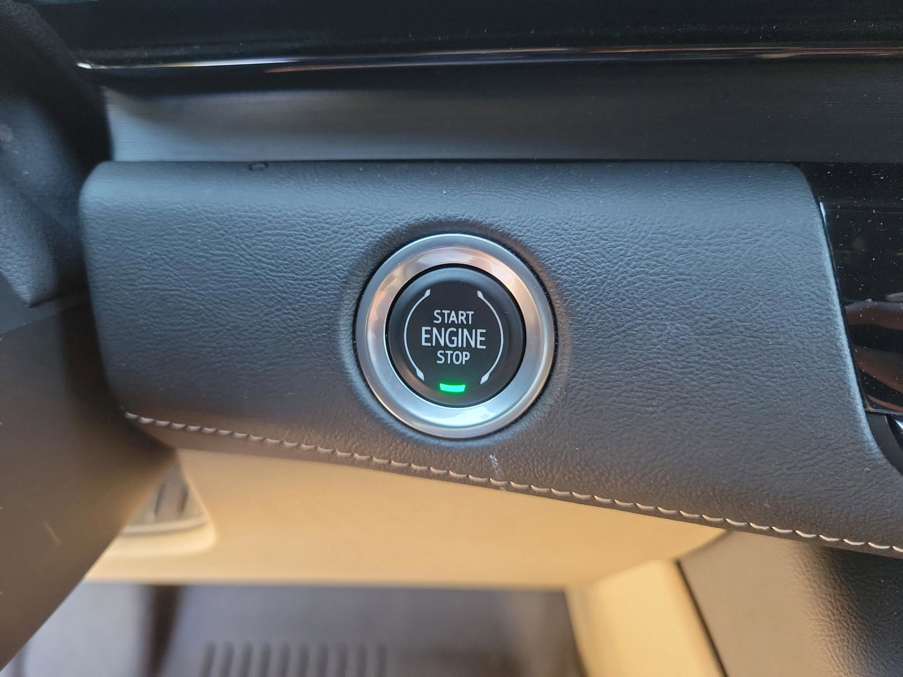 Used 2021 Cadillac Escalade Premium Luxury image 28