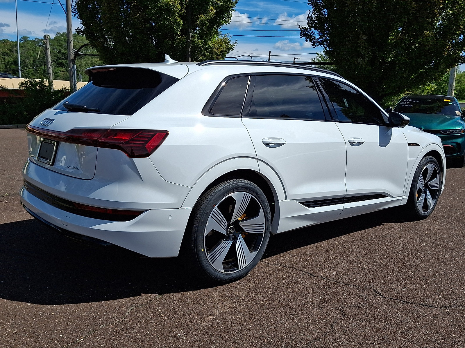 Used 2022 Audi e-tron Premium Plus w/ Premium Plus Package AWD/4WD image 6