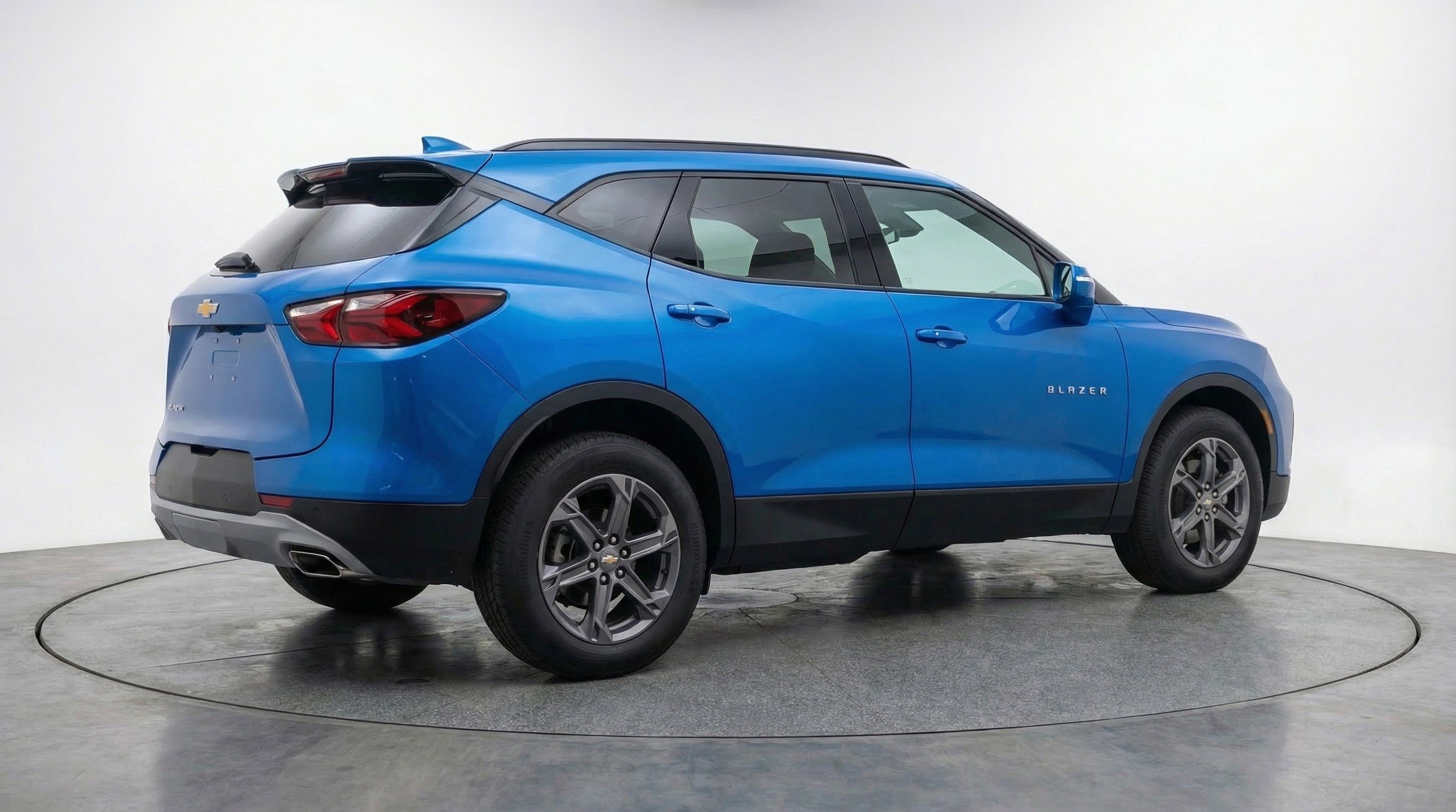 Used 2025 Chevrolet Blazer LT FWD image 9
