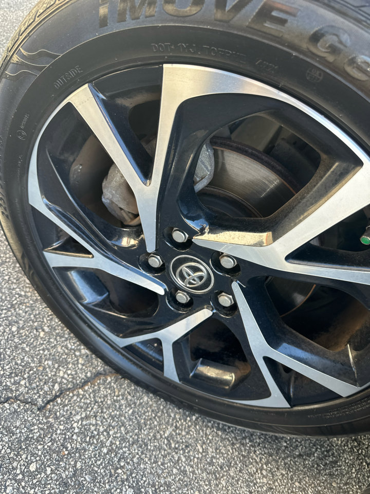 Used 2018 Toyota C-HR XLE image 23