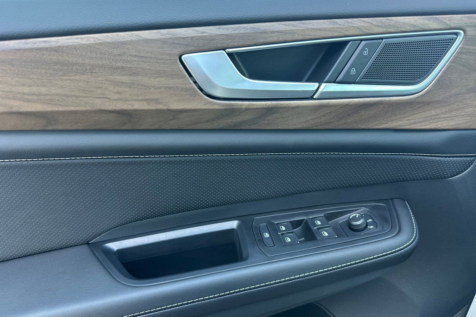 New 2026 Volkswagen Atlas SE FWD image 11