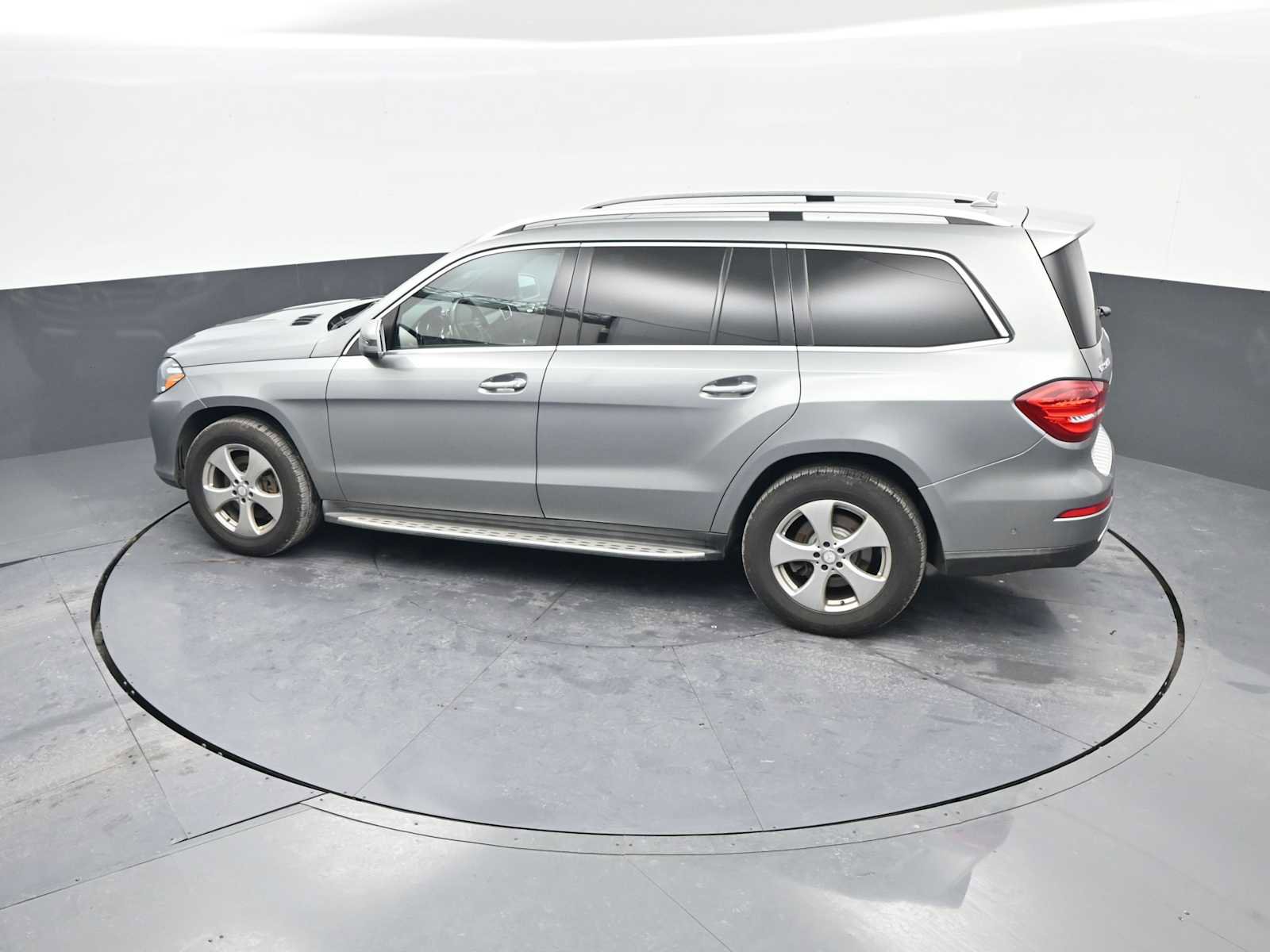 Used 2017 Mercedes-Benz GLS 450 4MATIC image 30