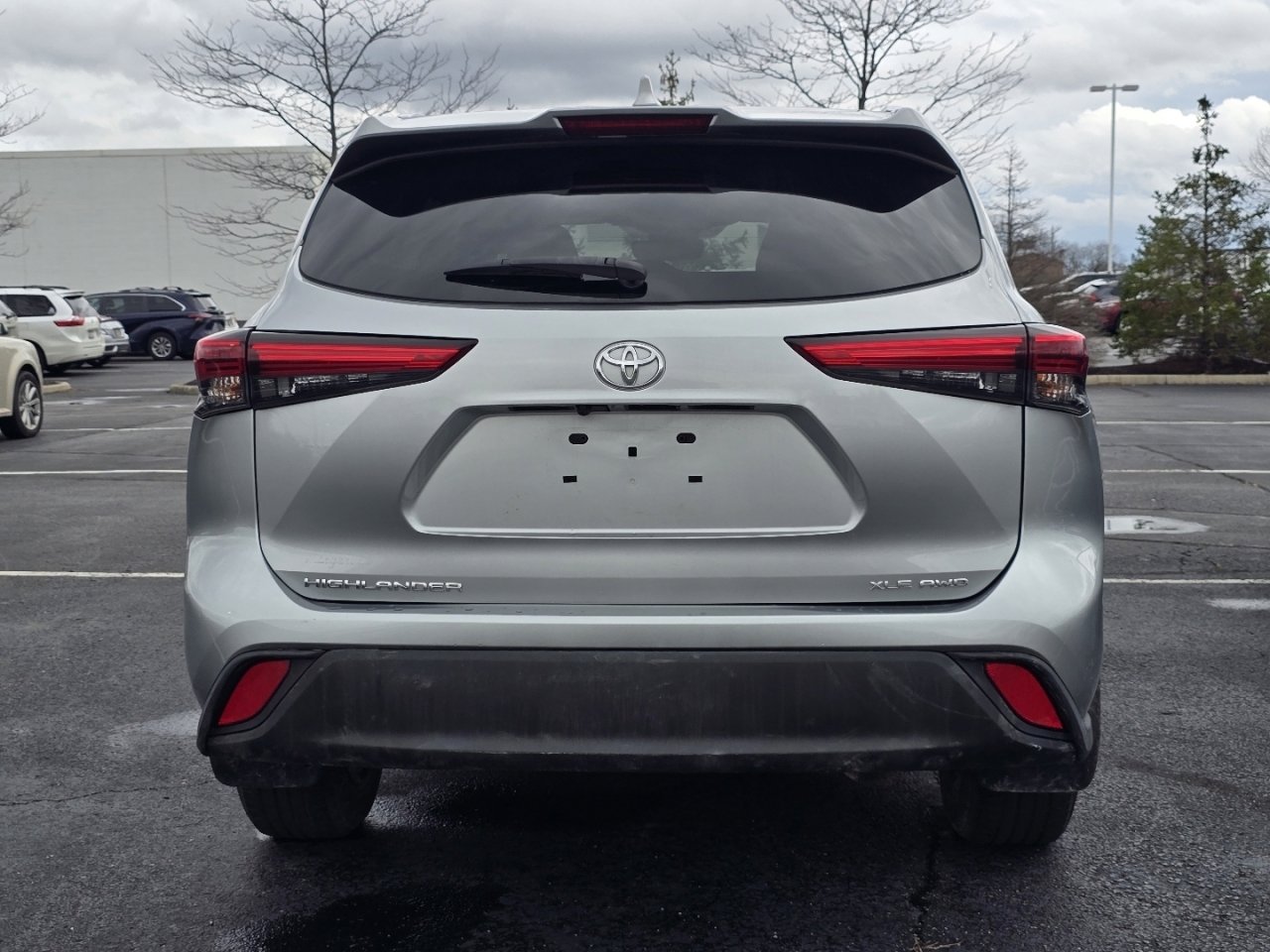 Used 2021 Toyota Highlander XLE image 6