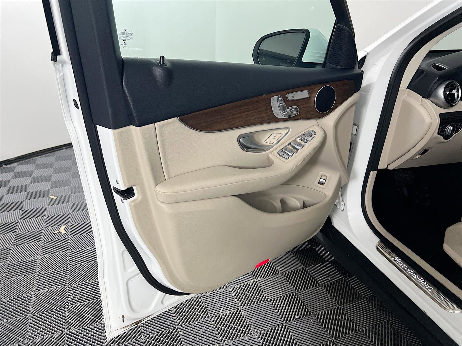 Used 2022 Mercedes-Benz GLC 300 4MATIC image 15