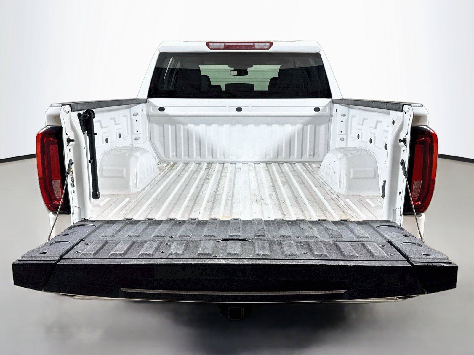 Certified 2025 GMC Sierra 1500 SLT RWD image 24