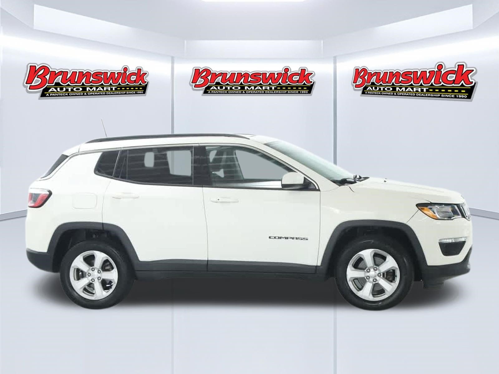 Used 2017 Jeep Compass Latitude w/ Popular Equipment Group AWD/4WD image 11