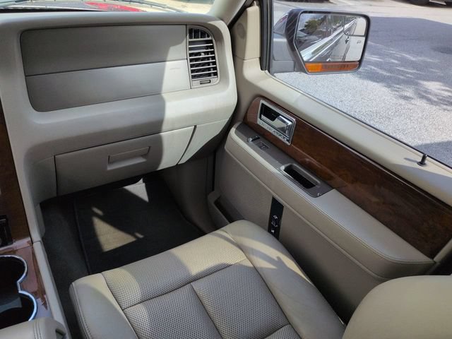 Used 2013 Lincoln Navigator L 2WD image 21