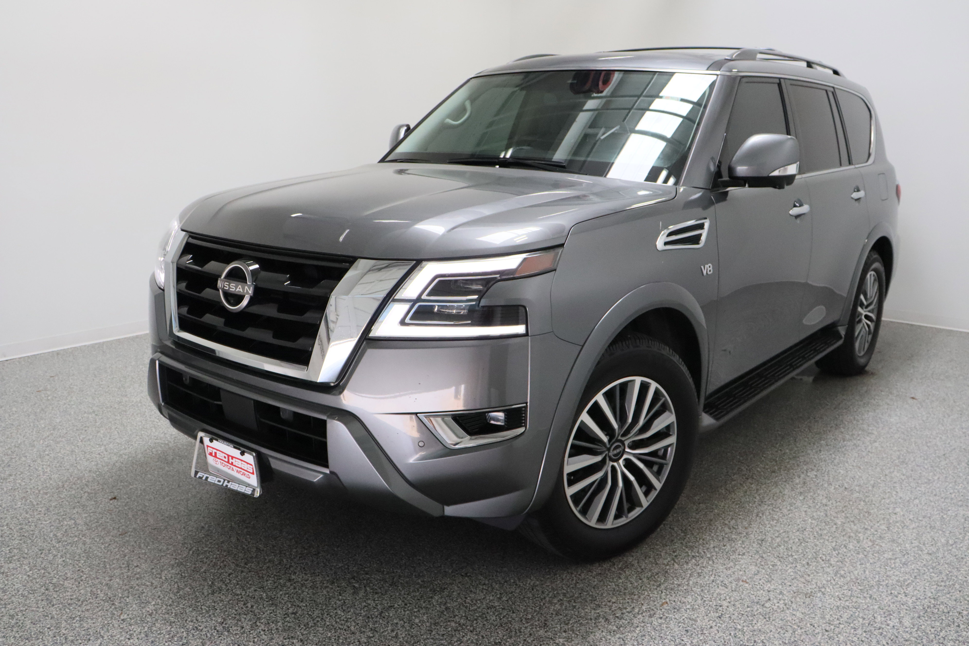Used 2021 Nissan Armada SL w/ Captain's Chairs Package RWD image 2
