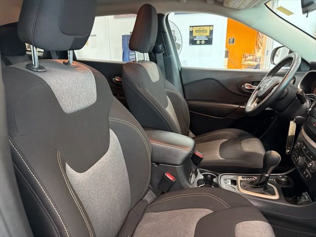 Used 2014 Jeep Cherokee Latitude image 27