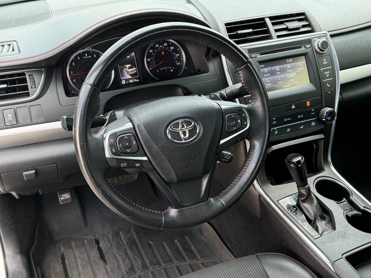 Used 2017 Toyota Camry SE FWD image 21