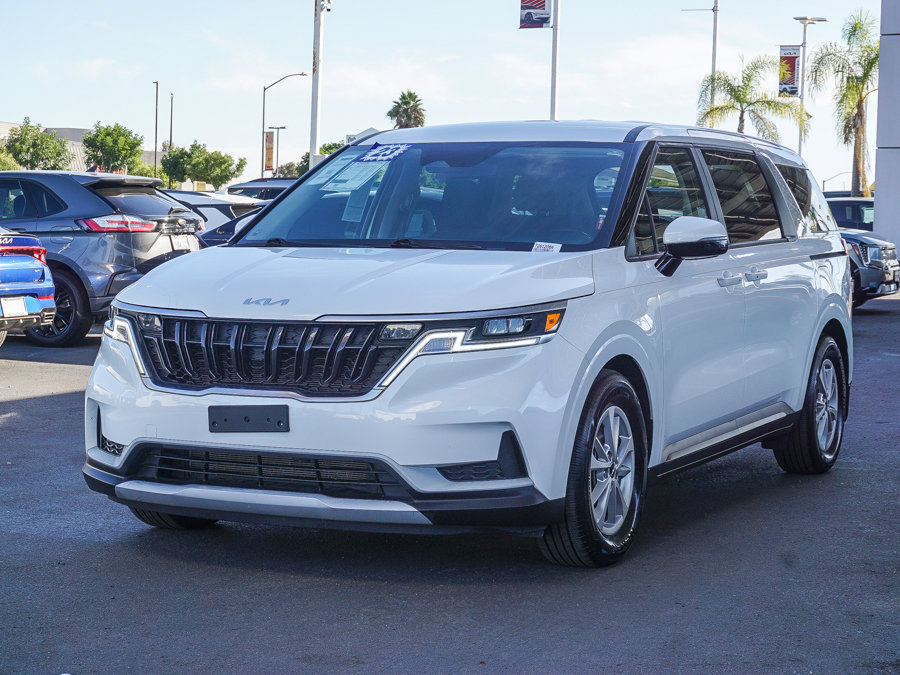Certified 2023 Kia Carnival LX FWD image 4