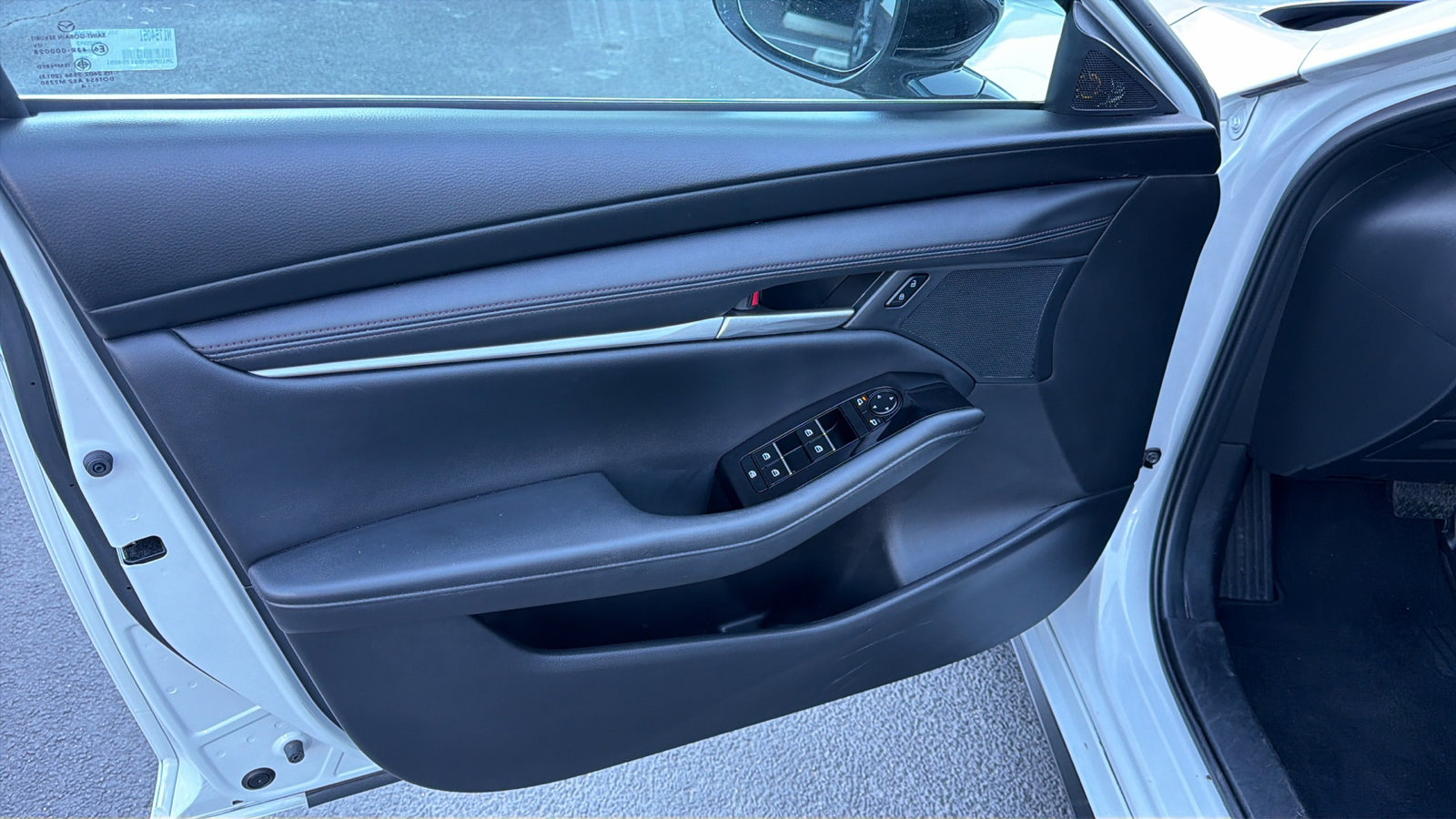 Certified 2025 MAZDA MAZDA3 s Sport image 10