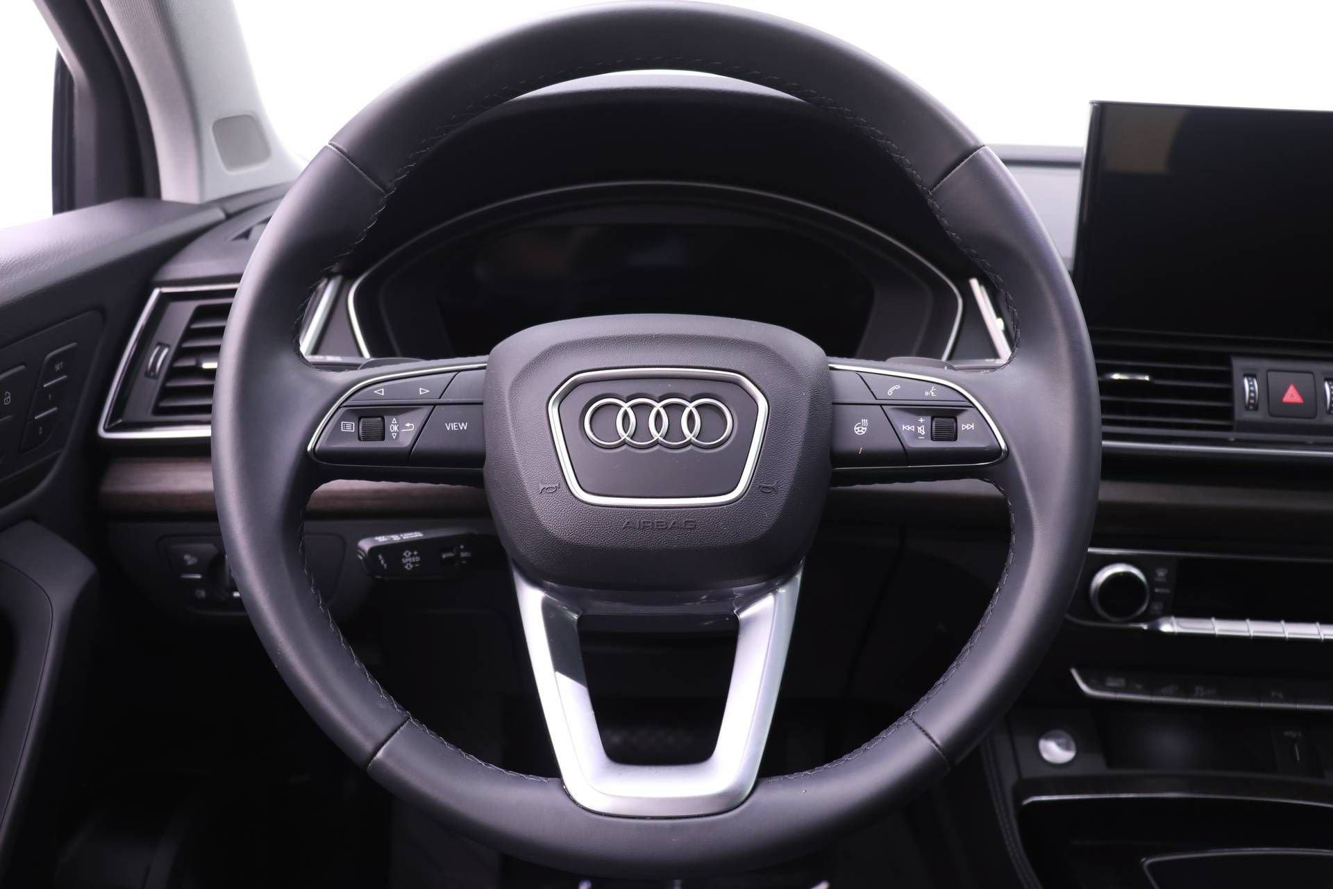 Certified 2024 Audi Q5 e Premium Plus w/ Premium Plus Package AWD/4WD image 17