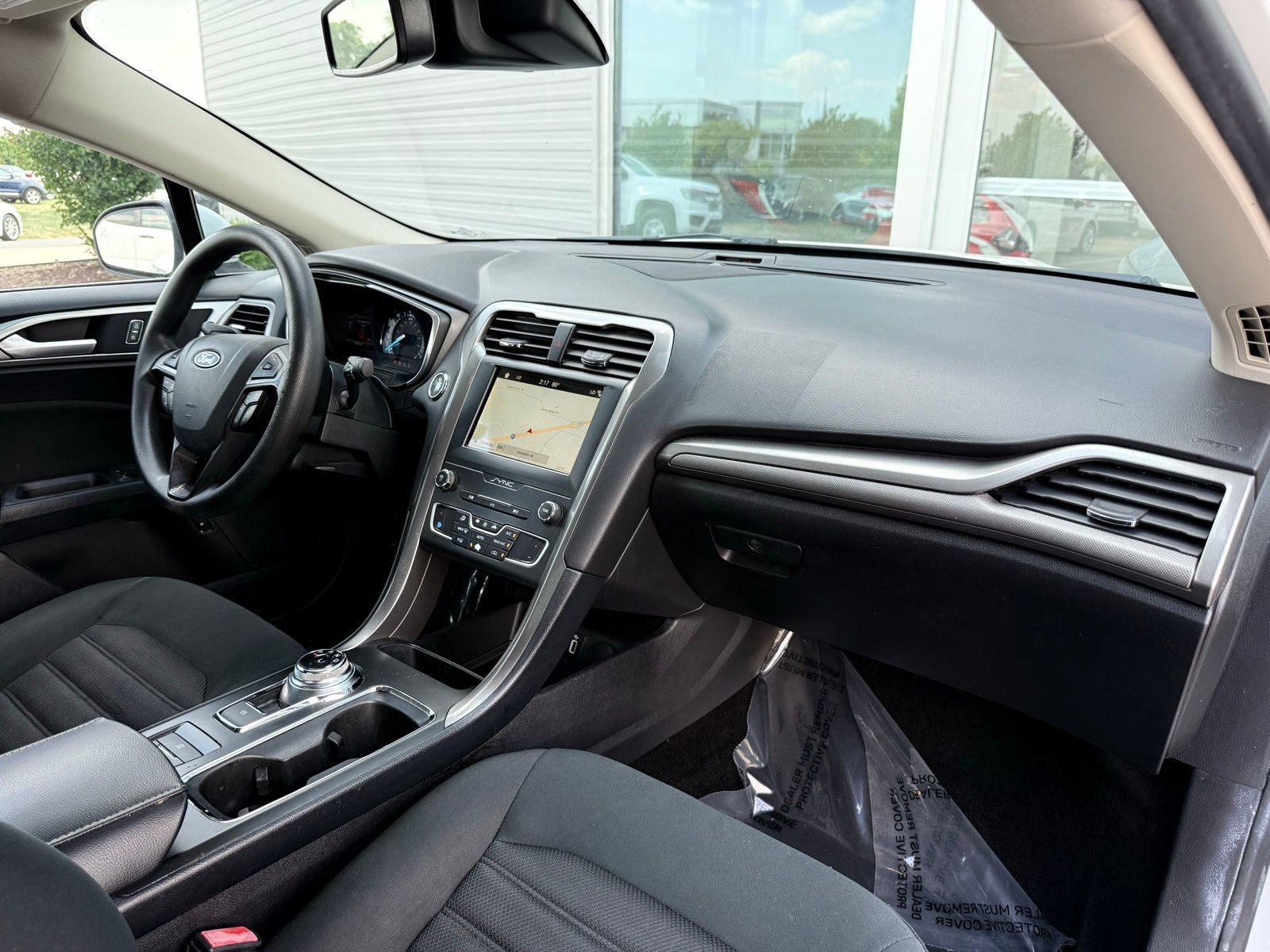 Used 2019 Ford Fusion SE FWD image 19