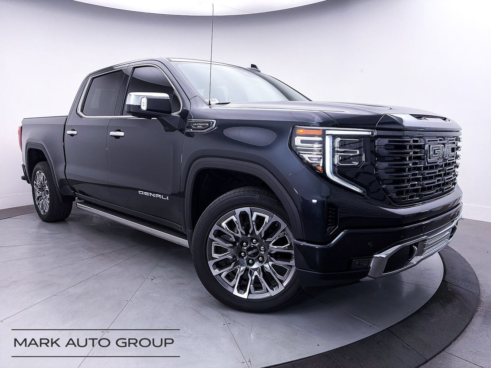 Used 2023 GMC Sierra 1500 Denali Ultimate AWD/4WD image 1
