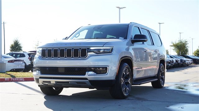 Used 2023 Jeep Wagoneer L Series III w/ Preferred Equipment Group image 3