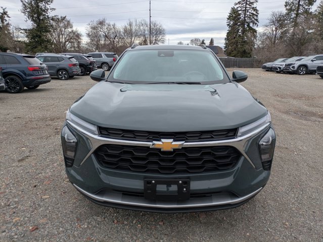 Used 2025 Chevrolet Trax LT w/ LT Convenience Package image 2