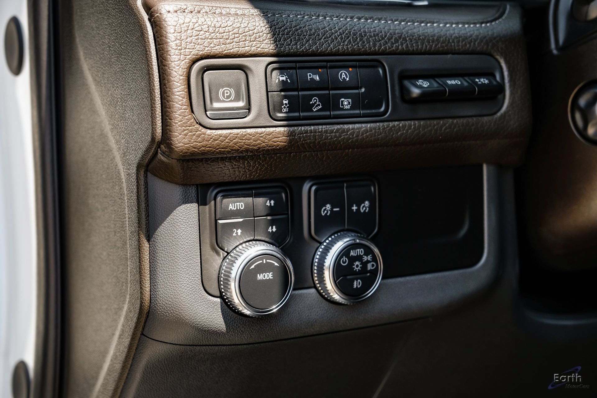 Used 2024 GMC Yukon XL Denali AWD/4WD image 55