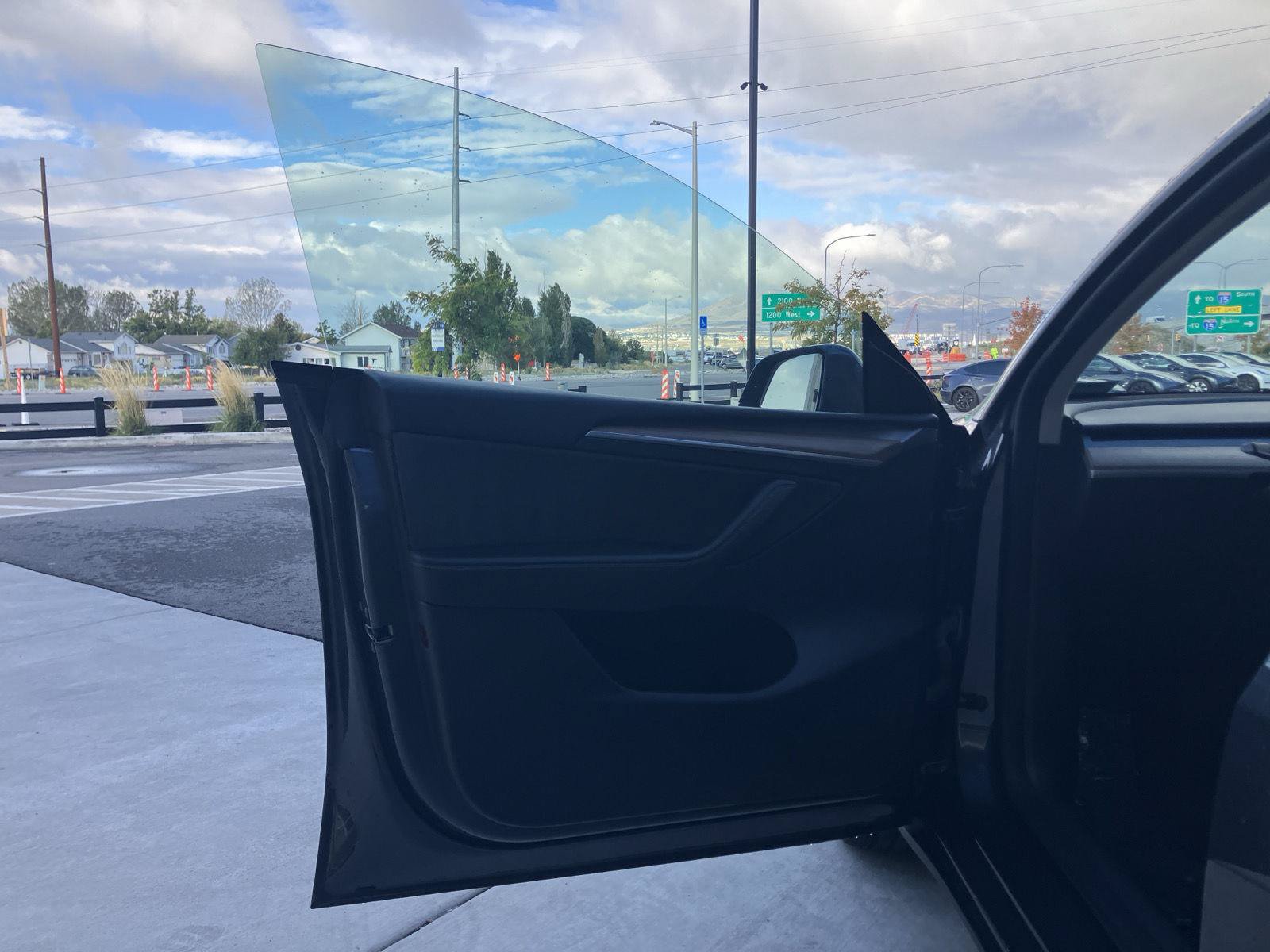 Used 2023 Tesla Model Y 2WD image 10