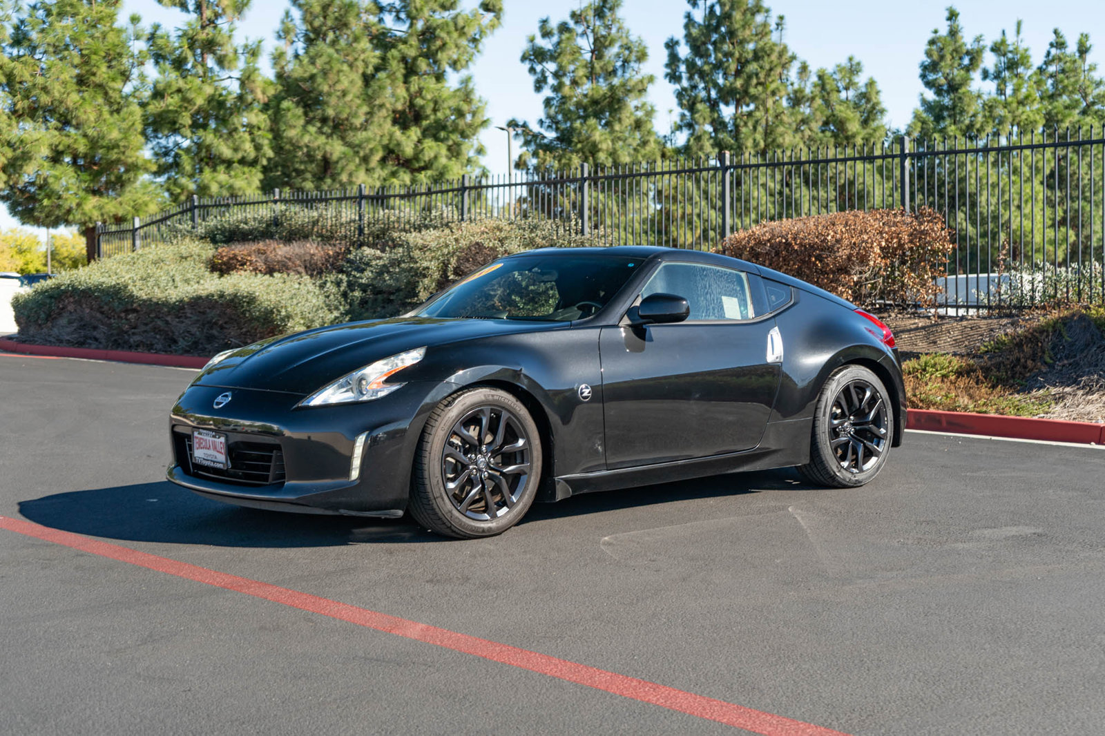 Used 2017 Nissan 370Z Coupe RWD image 3