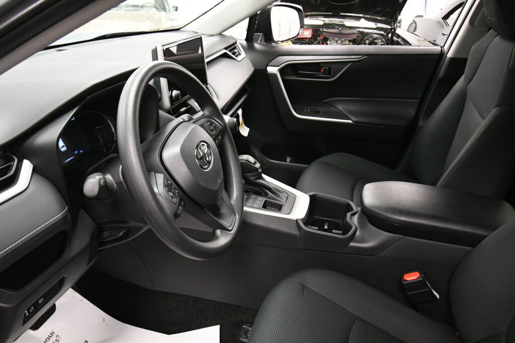 Used 2025 Toyota RAV4 LE image 18