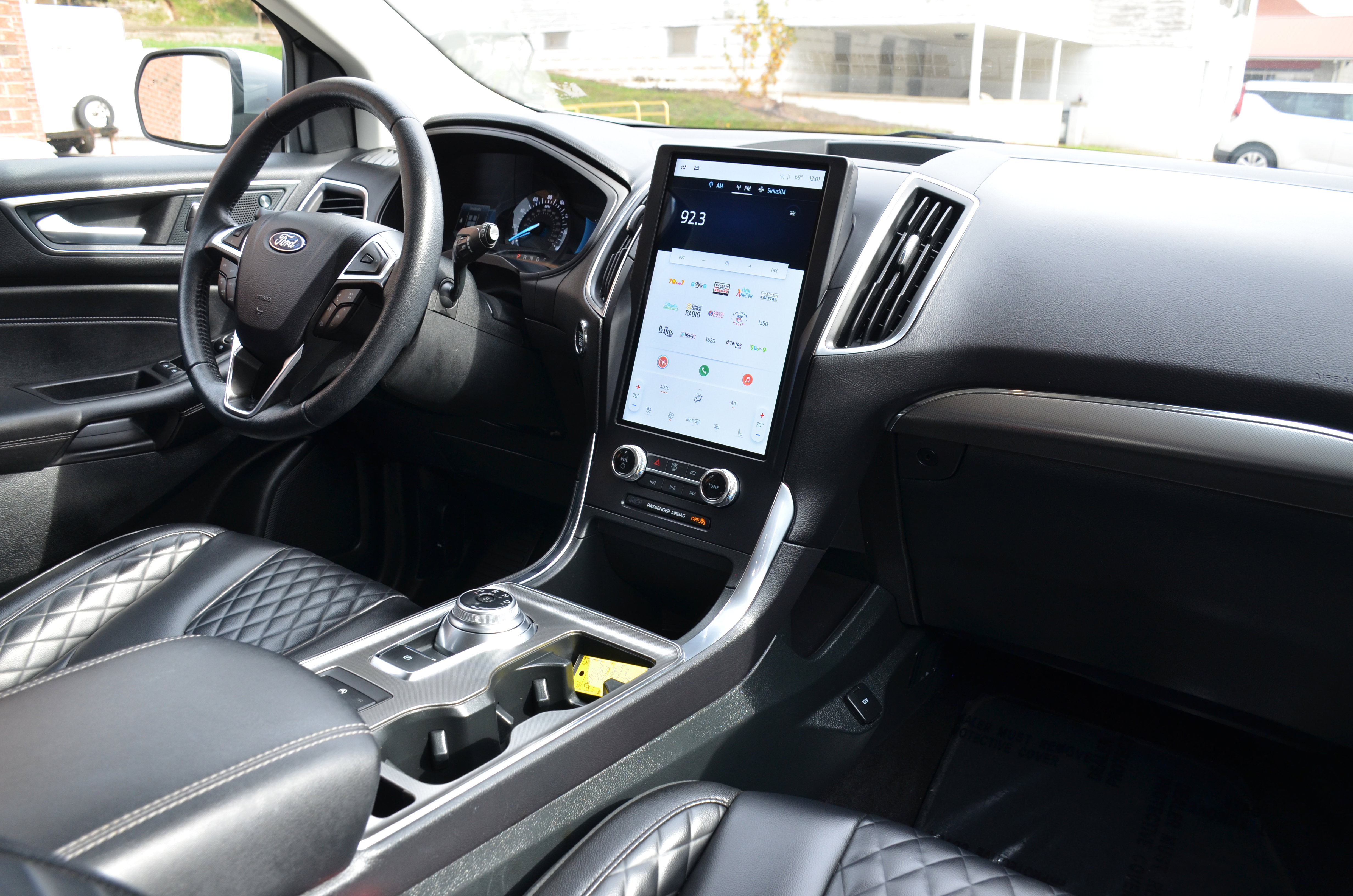 Used 2024 Ford Edge Titanium image 23