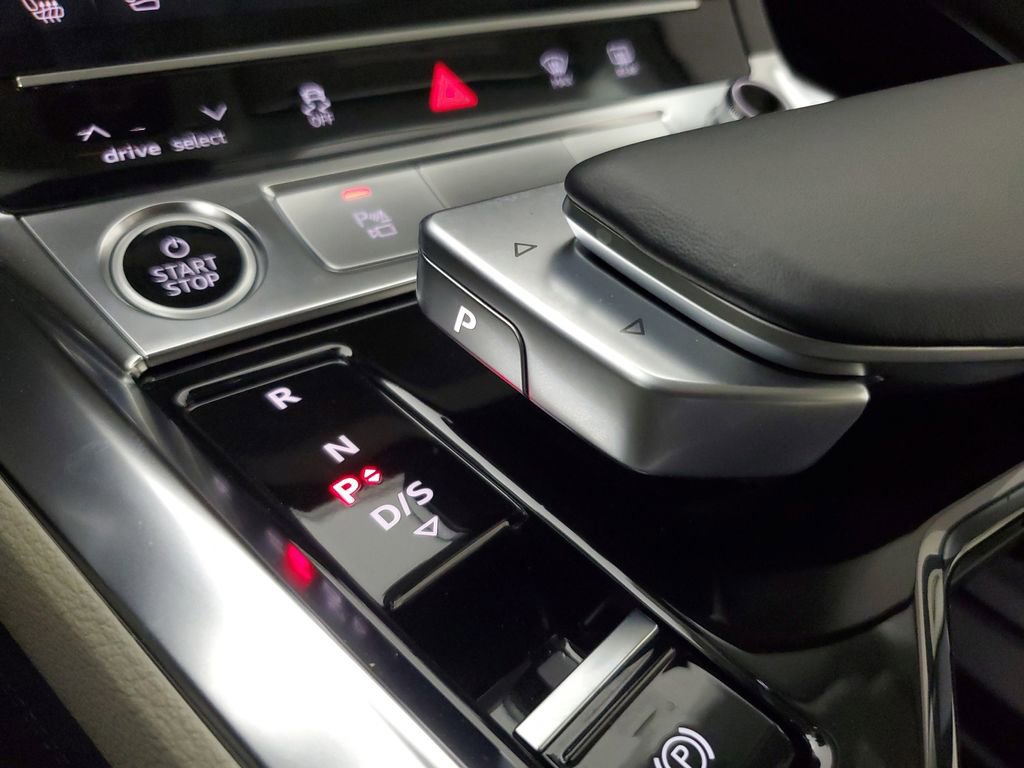 Used 2024 Audi Q8 e-tron Premium Plus w/ Premium Plus Package image 31