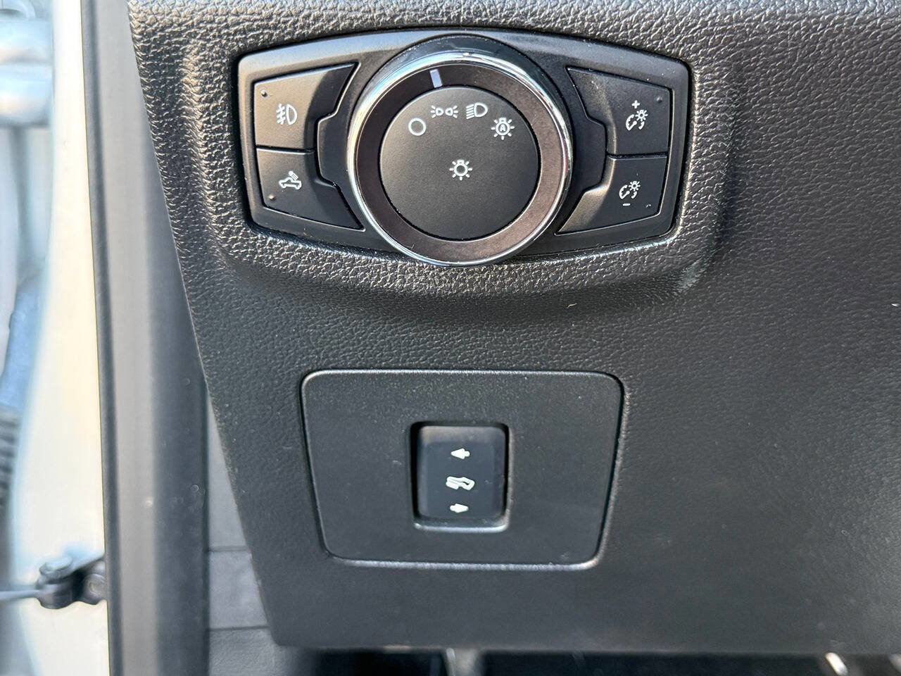 Used 2017 Ford F150 Lariat w/ Equipment Group 502A Luxury image 31