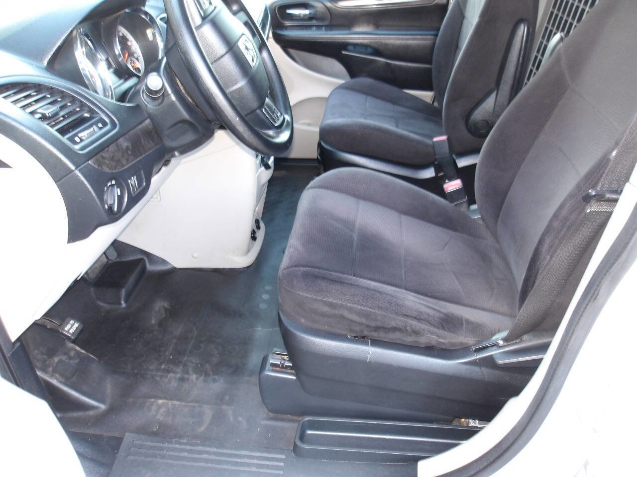 Used 2013 RAM C/V Tradesman image 6