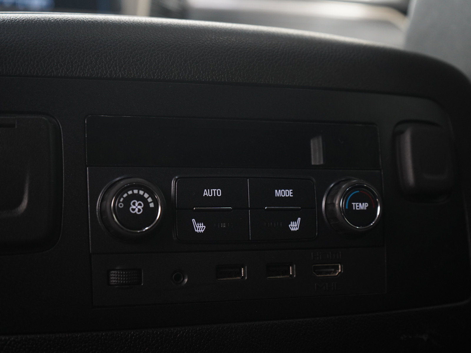 Used 2018 GMC Yukon Denali AWD/4WD image 17